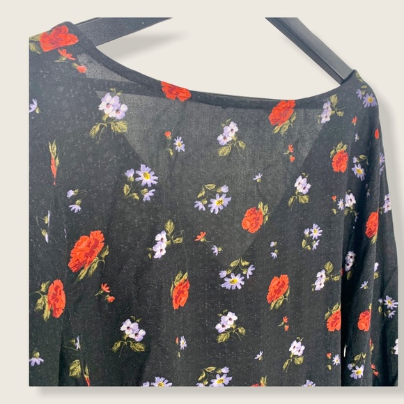 American Eagle Floral Tie Button Down V Neck Top - Picture 5 of 12